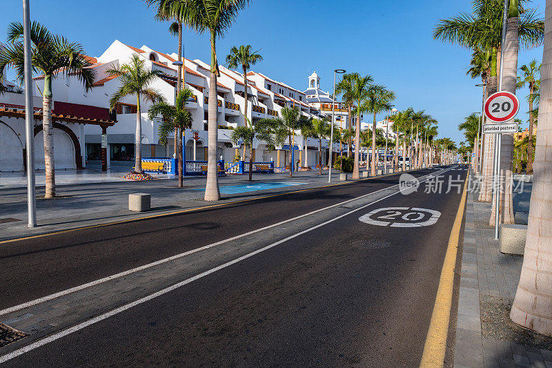 圣地亚哥公园3零售区和酒店在最负盛名的海滨住宅区Playa de Las Americas